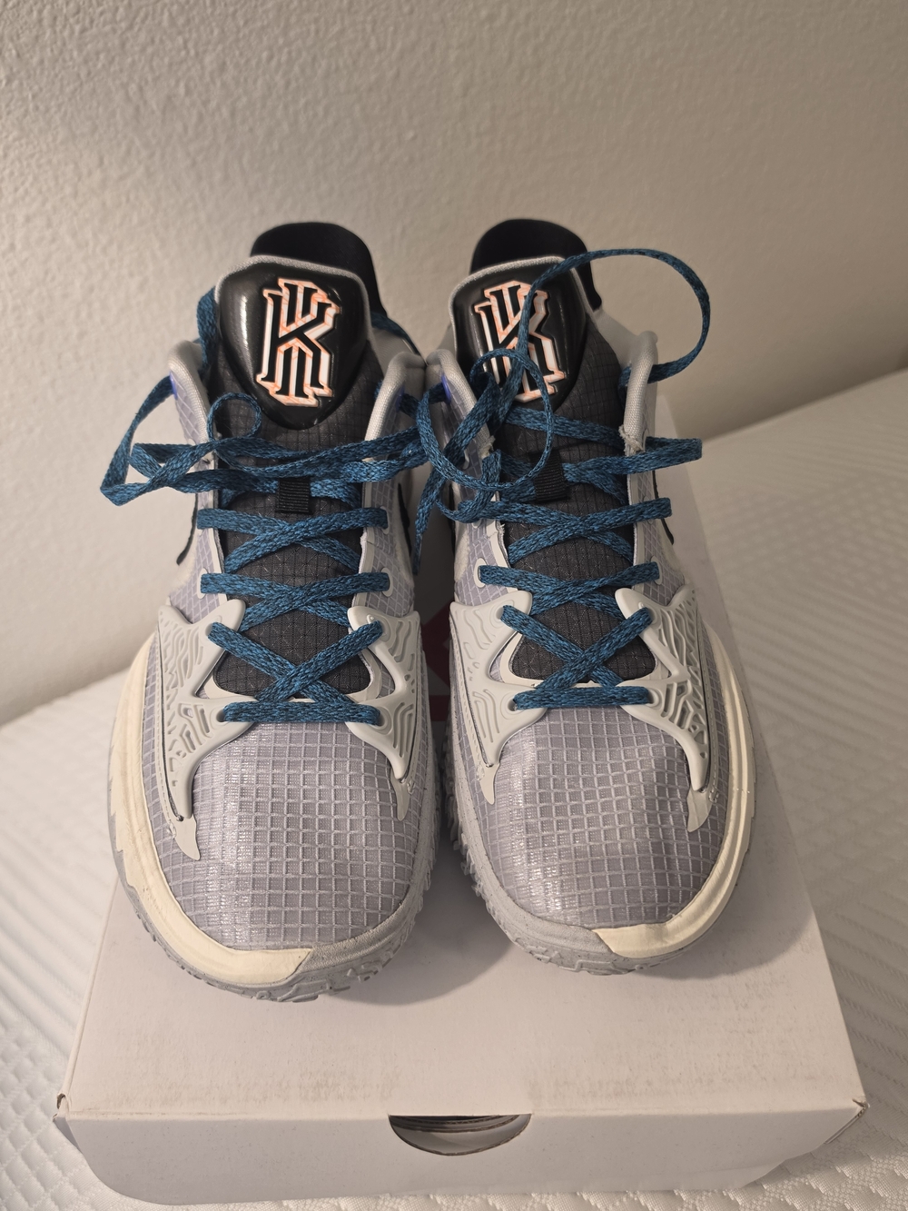 Nike Kyrie Low 4 - Size 9 - Picture 3 of 7
